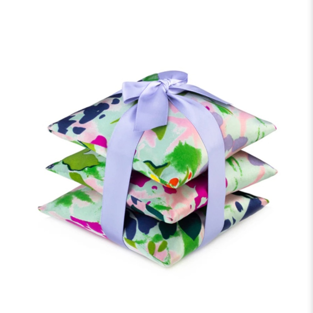Elizabeth W Impressions Silk Sachet Pillow Set perfume Scent Vetiver NIP